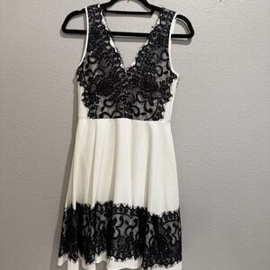 Castro Womens Cocktail Dress Size 4 White Black Lace Sleeveless Mini New